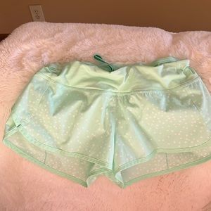 🦄RARE EUC Lululemon Speed Short Petit Dot Fresh Mint Green Polka Dot Running 6